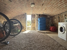 SEMUR EN AUXOIS 20min : maison de 144m², 5 chambres, grange, garage, cave, jardin. Prix 288 000€.