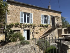 SEMUR EN AUXOIS 20min : maison de 144m², 5 chambres, grange, garage, cave, jardin. Prix 288 000€.