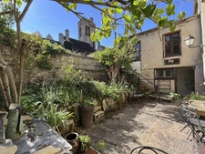 NOYERS SUR SEREIN : maison de caractère 170m² en centre-ville. Prix : 155 000€.