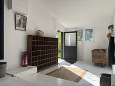 Semur-en-Auxois 20 min: maison de 360m², 10 pièces, 6 chambres, terrain 1700m², atelier. Prix : 410 000€.