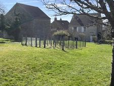 SEMUR EN AUXOIS 10min : maison rénovée 140m², 6 pièces, 4 chambres, garage, jardin. Prix : 213 000€.