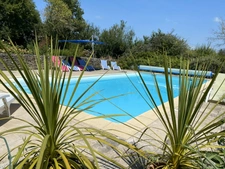 SEMUR 20 min : maison rénovée 239 m² + gîte 110 m², dépendances, jardin, piscine. Prix : 580 000 €.