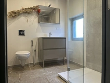 MONTBARD 7min : maison rénovée de 142m², un logis de 58 m², dépendances, jardin, piscine. Prix : 395 000€.