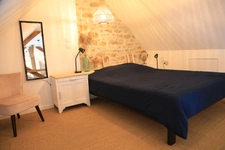 SEMUR EN AUXOIS : maison rénovée 180m²+ appartement 50m², garage, dépendance, jardin. Prix: 425 000€