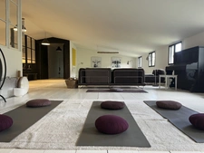 Semur-en-Auxois 20 min: maison de 360m², 10 pièces, 6 chambres, terrain 1700m², atelier. Prix : 410 000€.
