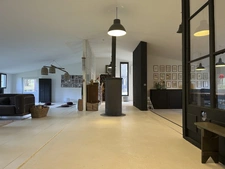 Semur-en-Auxois 20 min: maison de 360m², 10 pièces, 6 chambres, terrain 1700m², atelier. Prix : 410 000€.