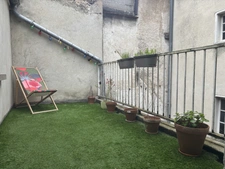 SEMUR EN AUXOIS centre-ville : appartement quatre piéces, 93m², avec une terrasse. Prix : 155 000€.