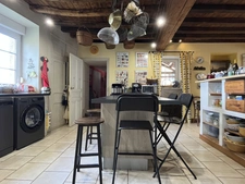SEMUR 20 min : maison rénovée 239 m² + gîte 110 m², dépendances, jardin, piscine. Prix : 580 000 €.