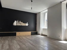 VITTEAUX 7min : maison rénovée, 248m², 8 pièces, 6 chambres. Studio indépendant. Jardin, dépendances. Prix : 220 000€.