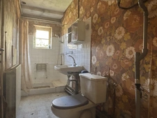 PRECY SOUS THIL 8min : maison à renover de 70m², grange, jardin attenant. Prix: 40 000€.