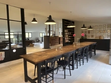 Semur-en-Auxois 20 min: maison de 360m², 10 pièces, 6 chambres, terrain 1700m², atelier. Prix : 410 000€.