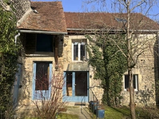 MONTBARD 7min : maison rénovée de 142m², un logis de 58 m², dépendances, jardin, piscine. Prix : 395 000€.