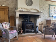 SEMUR EN AUXOIS 10min : maison rénovée 140m², 6 pièces, 4 chambres, garage, jardin. Prix : 213 000€.