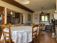 SEMUR EN AUXOIS 10min : maison rénovée 140m², 6 pièces, 4 chambres, garage, jardin. Prix : 213 000€.