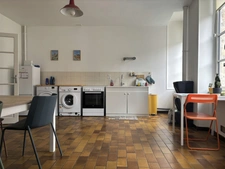 SEMUR EN AUXOIS centre-ville : appartement quatre piéces, 93m², avec une terrasse. Prix : 155 000€.