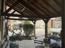 SEMUR 20 min : maison rénovée 239 m² + gîte 110 m², dépendances, jardin, piscine. Prix : 580 000 €.
