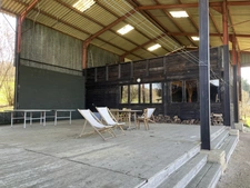 Semur-en-Auxois 20 min: maison de 360m², 10 pièces, 6 chambres, terrain 1700m², atelier. Prix : 435 000€.