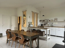 Semur-en-Auxois 20 min: maison de 360m², 10 pièces, 6 chambres, terrain 1700m², atelier. Prix : 410 000€.