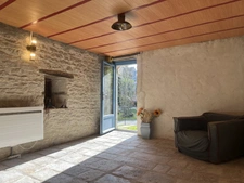MONTBARD 7min : maison rénovée de 142m², un logis de 58 m², dépendances, jardin, piscine. Prix : 395 000€.