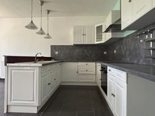 VITTEAUX 7min : maison rénovée, 248m², 8 pièces, 6 chambres. Studio indépendant. Jardin, dépendances. Prix : 220 000€.