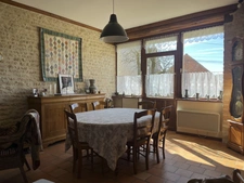 SEMUR EN AUXOIS 10min : maison rénovée 140m², 6 pièces, 4 chambres, garage, jardin. Prix : 213 000€.
