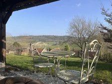 MONTBARD 7min : maison rénovée de 142m², un logis de 58 m², dépendances, jardin, piscine. Prix : 395 000€.