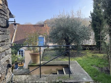 MONTBARD 7min : maison rénovée de 142m², un logis de 58 m², dépendances, jardin, piscine. Prix : 395 000€.