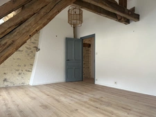 MONTBARD 7min : maison rénovée de 142m², un logis de 58 m², dépendances, jardin, piscine. Prix : 395 000€.
