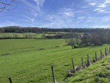 Semur-en-Auxois 20 min: maison de 360m², 10 pièces, 6 chambres, terrain 1700m², atelier. Prix : 435 000€.