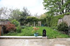 SEMUR EN AUXOIS : maison rénovée 180m²+ appartement 50m², garage, dépendance, jardin. Prix: 425 000€
