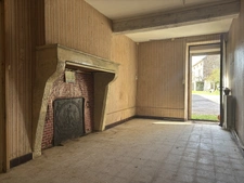 PRECY SOUS THIL 8min : maison à renover de 70m², grange, jardin attenant. Prix: 40 000€.
