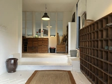 Semur-en-Auxois 20 min: maison de 360m², 10 pièces, 6 chambres, terrain 1700m², atelier. Prix : 435 000€.
