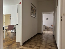 SEMUR EN AUXOIS centre-ville : appartement quatre piéces, 93m², avec une terrasse. Prix : 155 000€.