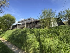 Semur-en-Auxois 20 min: maison de 360m², 10 pièces, 6 chambres, terrain 1700m², atelier. Prix : 410 000€.