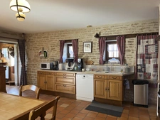 SEMUR EN AUXOIS 10min : maison rénovée 140m², 6 pièces, 4 chambres, garage, jardin. Prix : 213 000€.