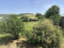 VITTEAUX 7min : maison rénovée, 248m², 8 pièces, 6 chambres. Studio indépendant. Jardin, dépendances. Prix : 220 000€.