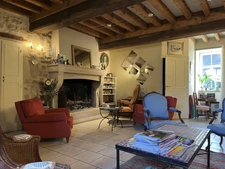 SEMUR 20 min : maison rénovée 239 m² + gîte 110 m², dépendances, jardin, piscine. Prix : 580 000 €.