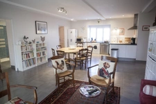 SEMUR 20 min : maison rénovée 239 m² + gîte 110 m², dépendances, jardin, piscine. Prix : 580 000 €.