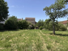VITTEAUX 7min : maison rénovée, 248m², 8 pièces, 6 chambres. Studio indépendant. Jardin, dépendances. Prix : 220 000€.
