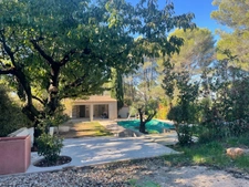 Terrain avec 2 constructions et une piscine à vendre aux Pinchinats à AIX EN PROVENCE (13)