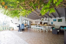 AIX-EN-PROVENCE – Propriété familiale et multi-usages de 360 m² avec piscine et espaces indépendants
