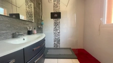 Appartement à vendre 4 pièces CHATEAUNEUF LE ROUGE avec terrasse plein ciel