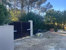 Terrain avec 2 constructions et une piscine à vendre aux Pinchinats à AIX EN PROVENCE (13)