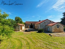 Production de noix avec bâtiments et terres agricoles, irrigation et maison d’habitation