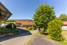 DOMAINE EQUESTRE - BOXES-MANEGE-CARRIERE-APPARTEMENT