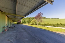 DOMAINE EQUESTRE - BOXES-MANEGE-CARRIERE-APPARTEMENT