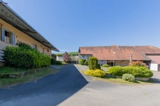 DOMAINE EQUESTRE - BOXES-MANEGE-CARRIERE-APPARTEMENT