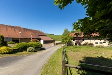 DOMAINE EQUESTRE - BOXES-MANEGE-CARRIERE-APPARTEMENT