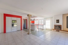 DOMAINE EQUESTRE - BOXES-MANEGE-CARRIERE-APPARTEMENT