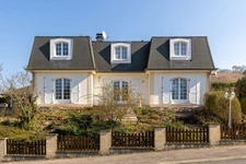 MAISON DE CARACTERE 7 PIECES TERRAIN 9 ARES 44